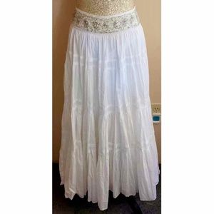 ✨BCBG MAXAZRIA WHITE TIERED MAXI SKIRT- XS✨